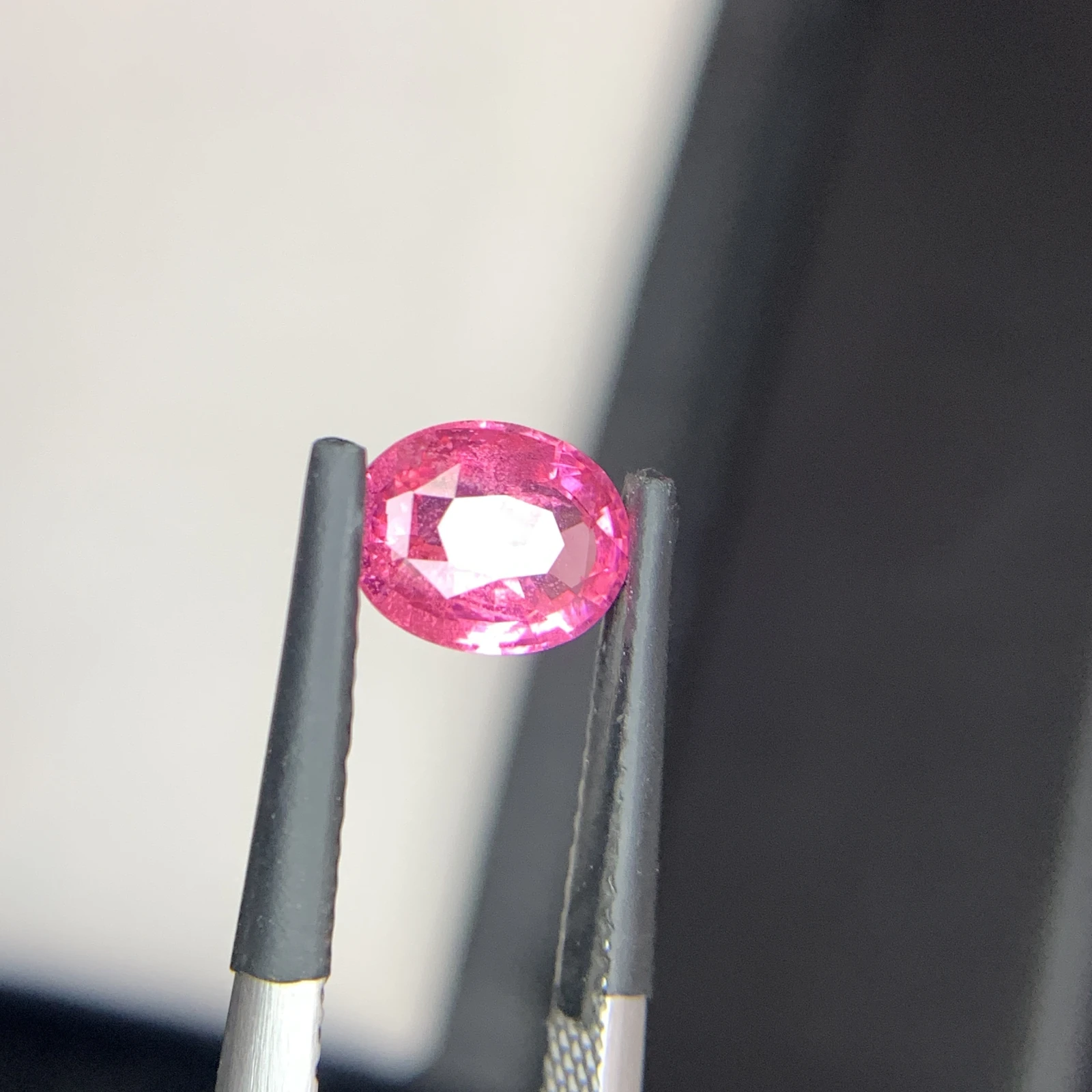 Natural Mahenge Spinel Vivid Pink 1.25 Carat Faceted Oval Shape Loose Gemstone — view 4